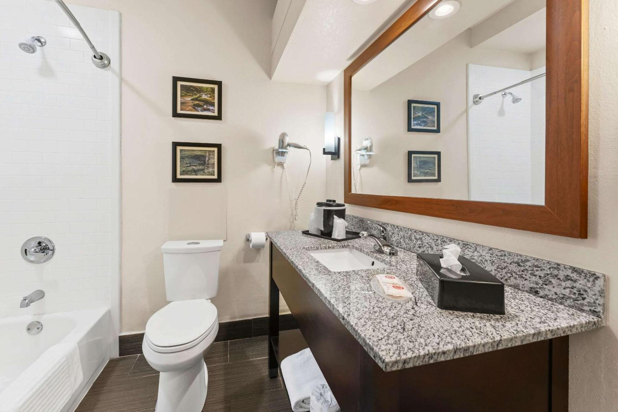 Comfort Inn Lehigh Valley West Fogelsville Exteriör bild